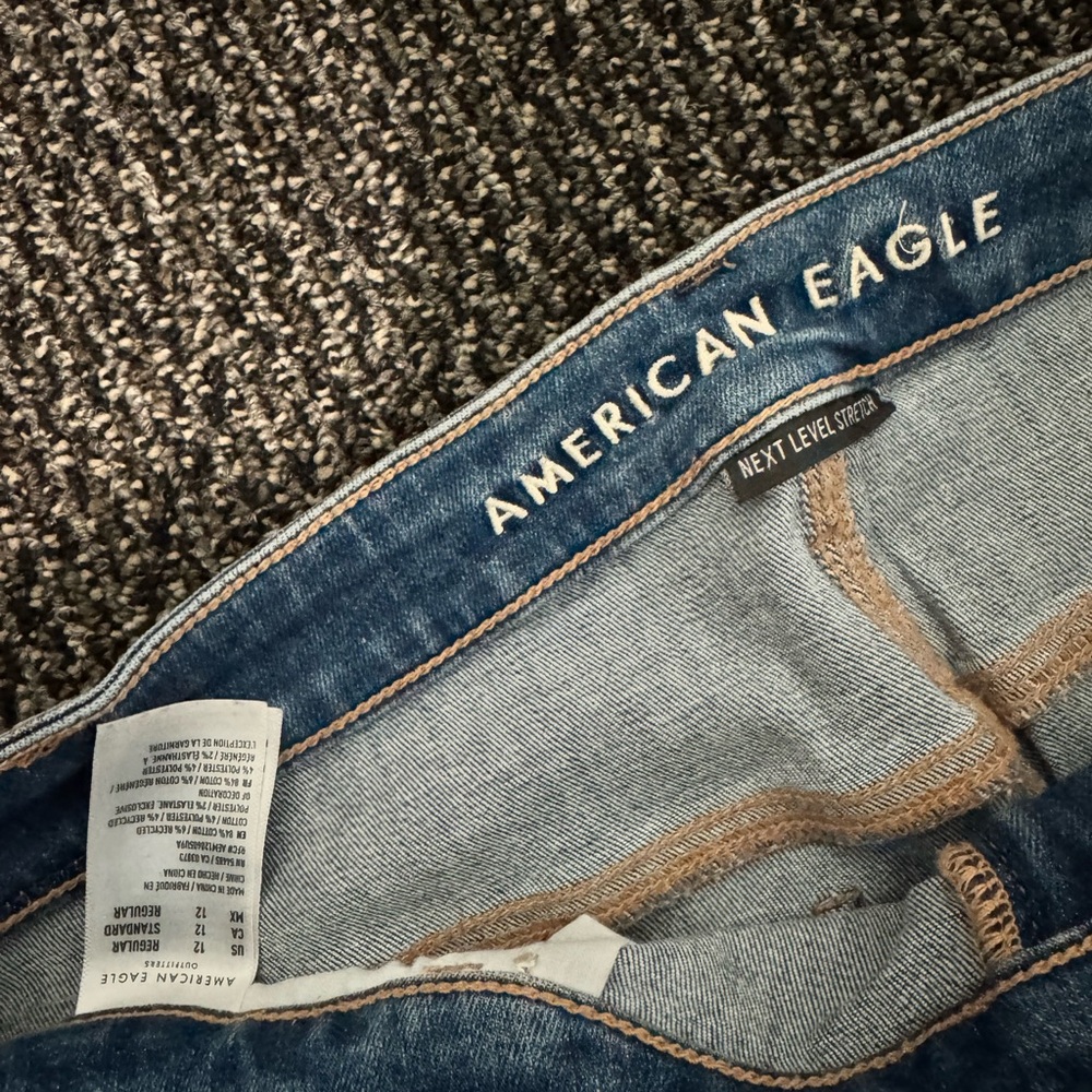 Distressed America Eagle Blue Jeans - Picture 2 of 4